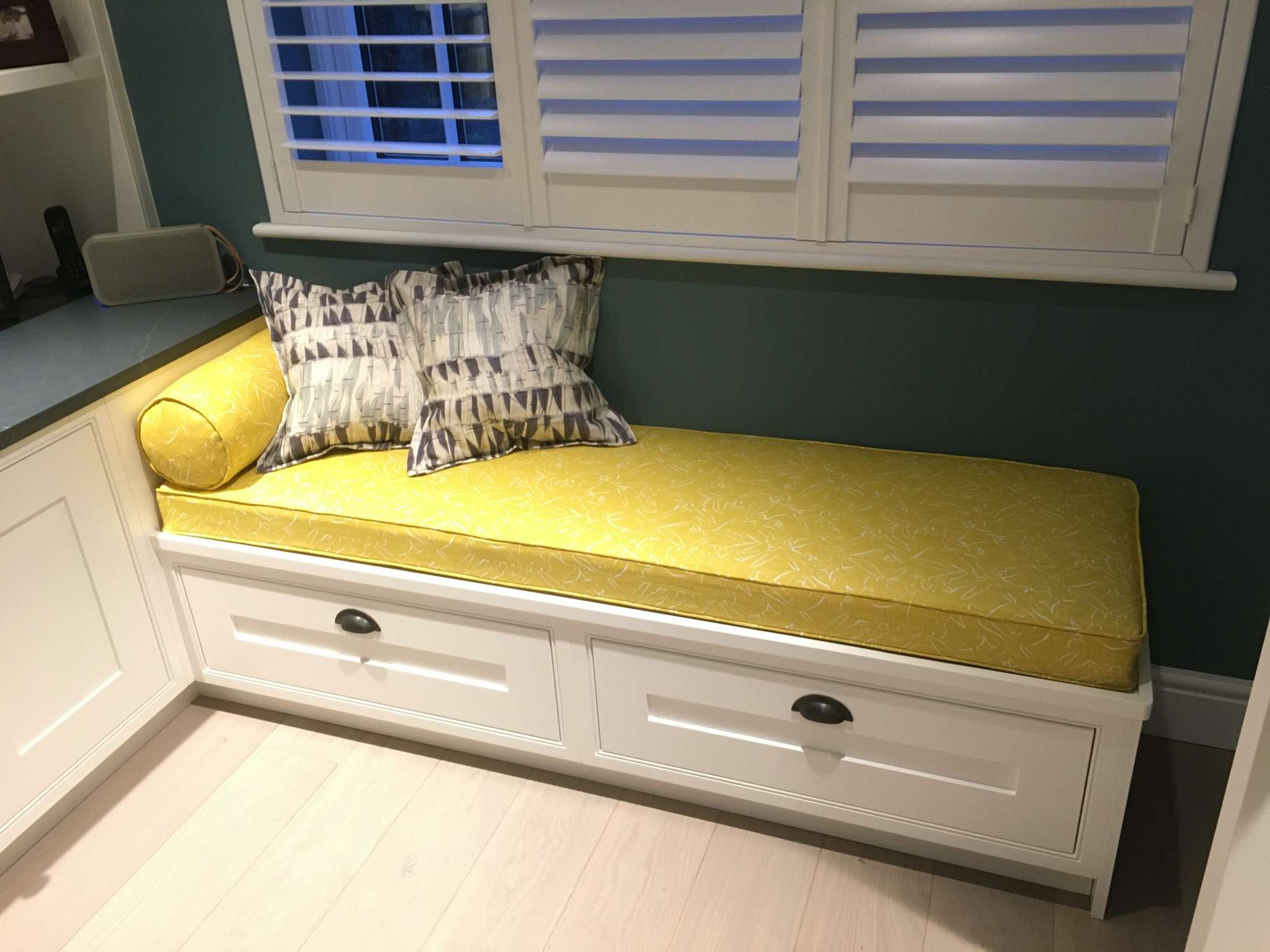 Bright banquette
